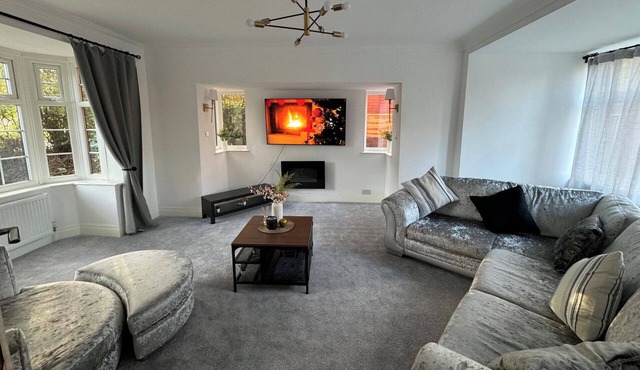 Manchester City Oasis - Spacious 5 Bedroom House