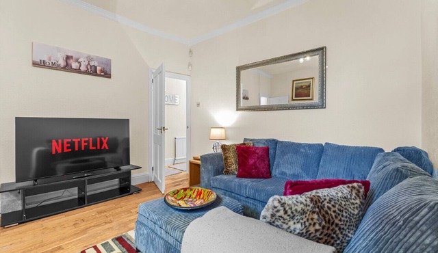 Manchester Seymour Escape Spacious 4BR Home for 8