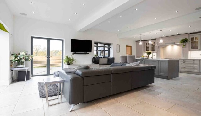 Manchester Luxury Country House Close To The City