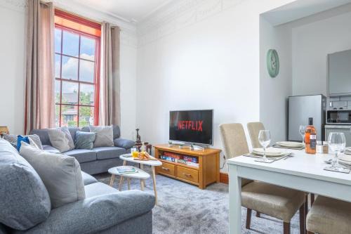 Manchester Retreat, Free Parking & Sleeps 5