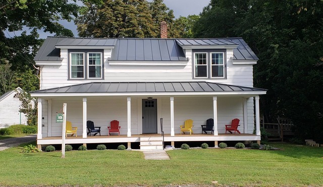 Manchester Walking distance to all shops and restaurants quick ride/lakes |hikes