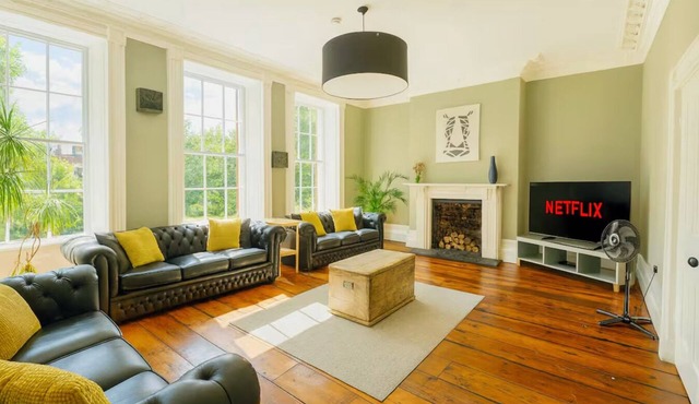 Manchesters Ultimate House - Hot tub - Sleeps 23!