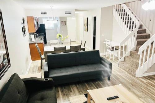 Mandarin Cheerful 2 Bedroom Townhouse w/fireplace