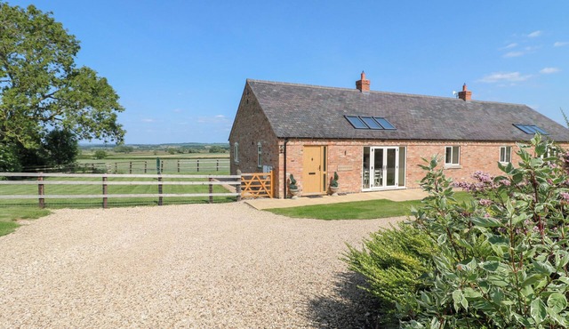 MANDARIN COTTAGE, pet friendly, with open fire in Melton Mowbray