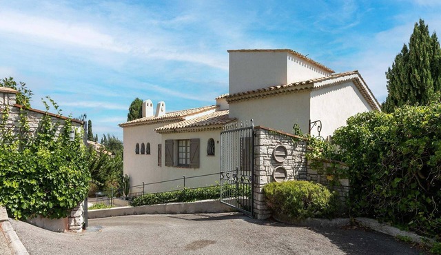 Mandelieu Villa with Rooftop