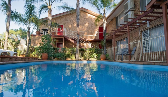 Manera Heights Apartment Motel