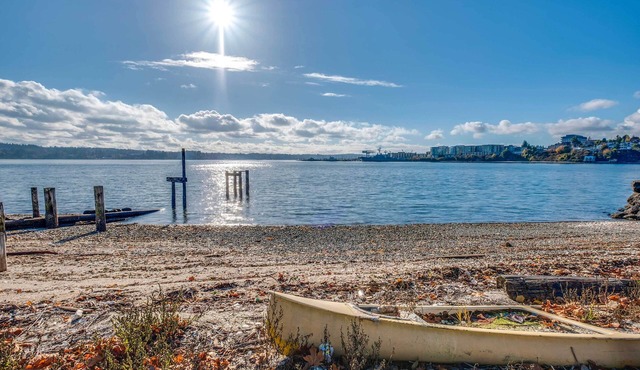 Manette Waterfront: Kayak the Bay & Walk to Town!