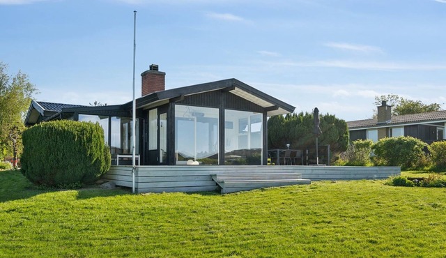 "Manfred" - 250m from the sea by Interhome