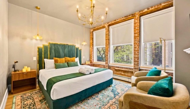 Manhattan Group Stay | 5BR Unique Era-Themed Home