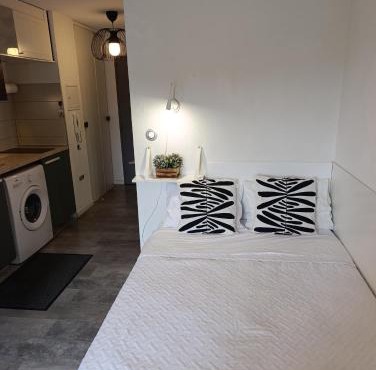 MANHATTAN Studio climatisé Balcon Ensoleillé Parking proche Montpellier