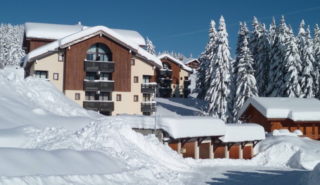 MANIGOD MERDASSIER SOUTH-FACING GROUND-FLOOR APARTMENT SLEEPS 4