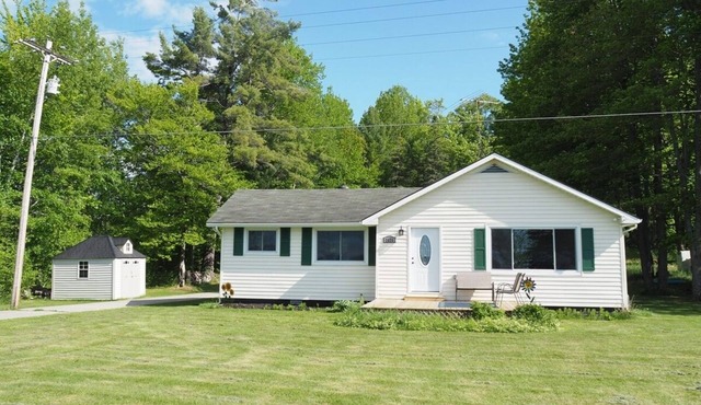Manist-easy - Private Lakefront with Private Dock, Kayaks, and Air Conditioning!