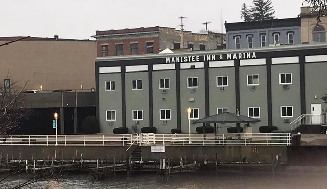 Manistee Inn & Marina