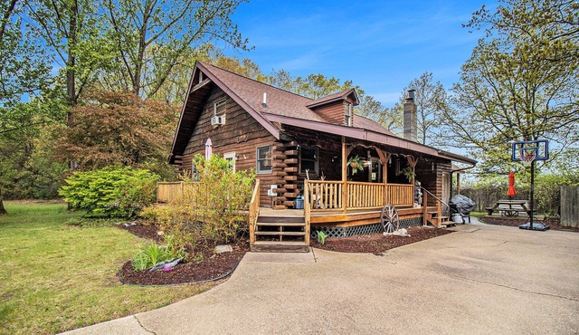 Manistee River Log Cabin at Highpoint Bayou