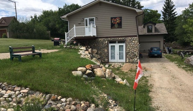 Manitou Beach House, family and pet friendly accomodation