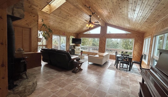 Manitoulin Waterfront Cottage on Lake Huron - With Sauna