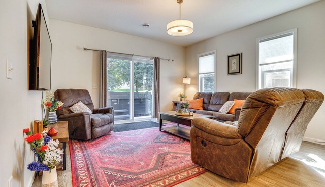 Mankato Getaway w/Game Room & Salt Water Hot Tub!