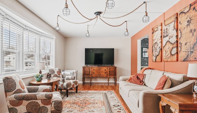 Manlius Getaway: Yard, Sleeps 8