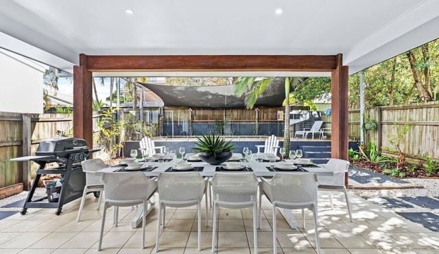 Manly Oasis 5BR - 3 King Beds, Pool, BBQ