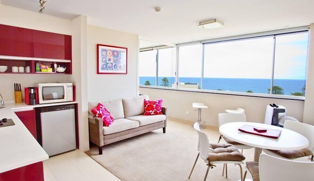 Manly Ocean Beach Apartment + Views!
