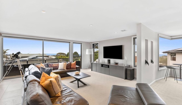 Manna Heaven | Luxury Coastal Retreat with Pool