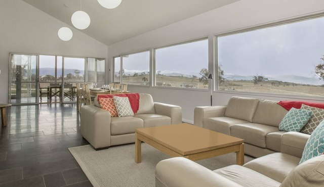 Manna Tree Farm - Modern 3BR House on 100 Acres l Mountain Views l WiFi l BBQ l Wo