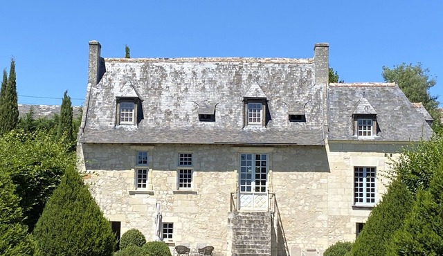 Manoir Dans un Écrin de Verdure - Châteaux et Vignes - Loire