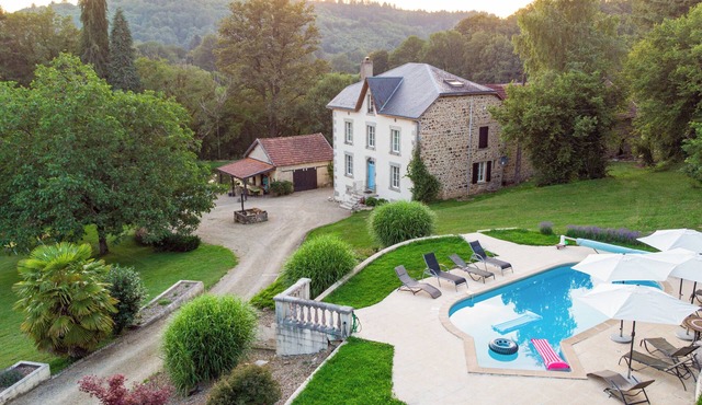 Manoir 4 * with private pool (fish) lake on about 4 hectares of park and garden