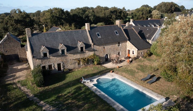 Manoir au Bord de Leau Avec Piscine Chauffée