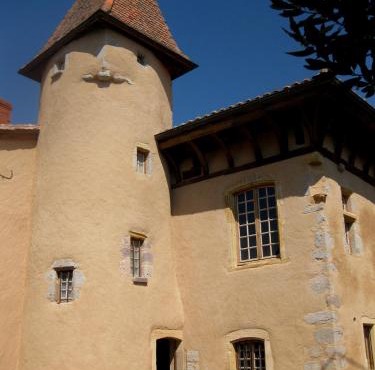 Manoir au sein du village