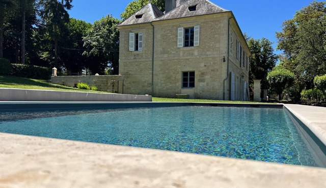Manoir Avec Piscine à Deux pas de Montignac