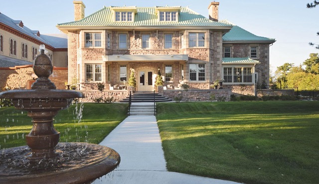 Manoir Chamberland (Adults Only, No Pets)