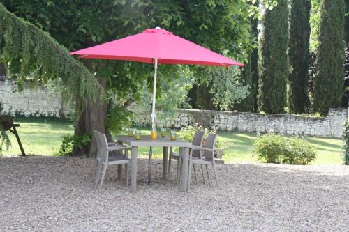 Manoir charmant à Beaumont-en-Véron avec jardin