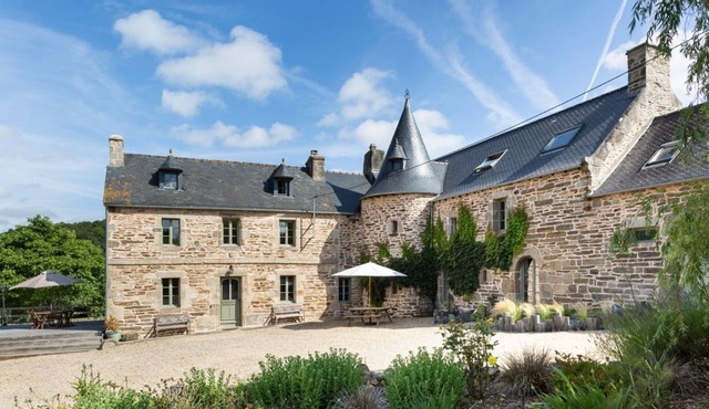 Manoir De Kervegat - Seven Bedroom Castle, Sleeps 15