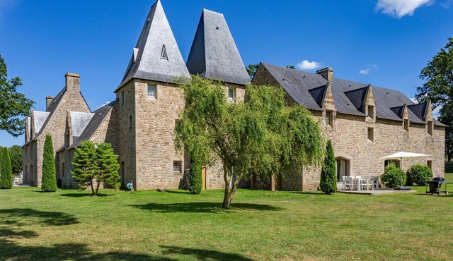 Manoir de Pléac: modern comfort in a 17th century building.