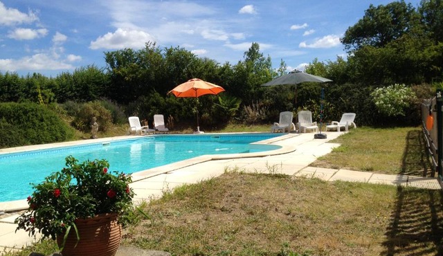 Manoir enchanteur à Cailhau avec piscine privée sécurisée