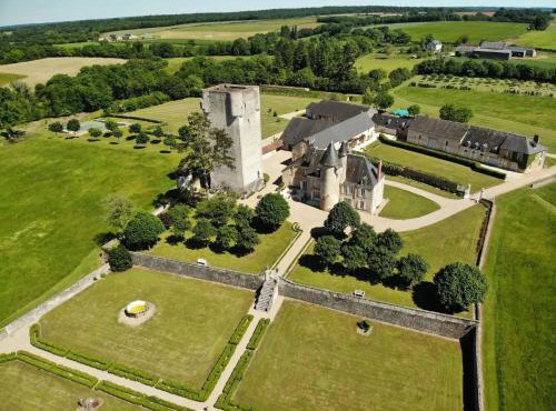 Manoir enchanteur près de Tendu avec court de tennis