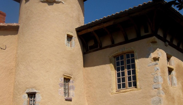 Manoir in the heart of a charming village