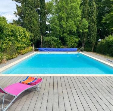 Manoir majestueux à Chaniers avec piscine privée