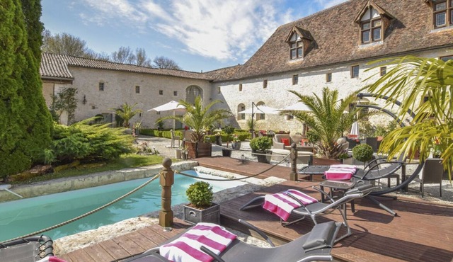 Manoir Romanesque - Six Bedroom Villa, Sleeps 12