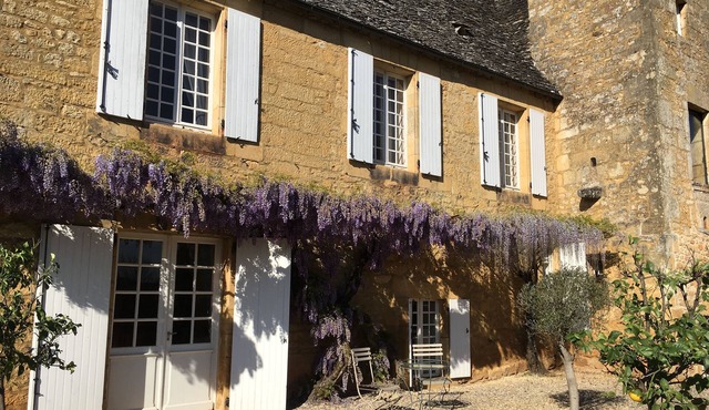 Manoir with extensive private grounds