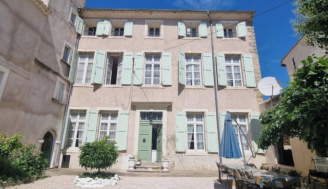 Manoir with pool in the heart of Capestang town (on the Canal du Midi)
