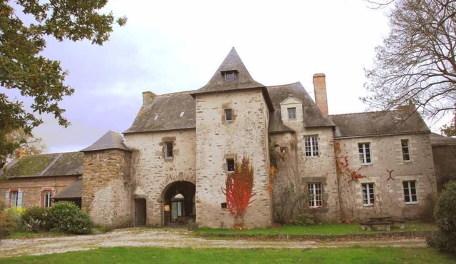 Manoir XV century. with its heated indoor pool