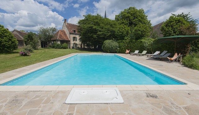 Manor 450 m2-6 bedrooms-14 people, large garden, swimming pool, near golf course