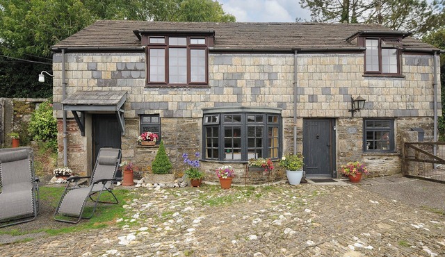 MANOR COTTAGE BARN, pet friendly, with a garden in Callington