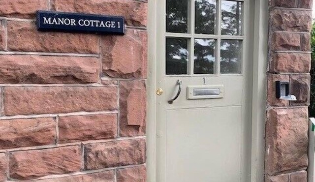 Manor Cottage One with Out Door Hot Tub