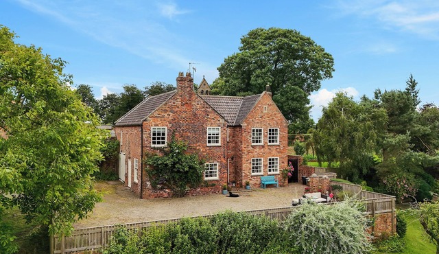 MANOR COTTAGE, pet friendly, with open fire in Northallerton