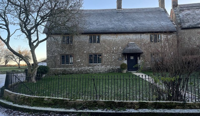 MANOR COTTAGE, pet friendly, character holiday cottage in Ilminster