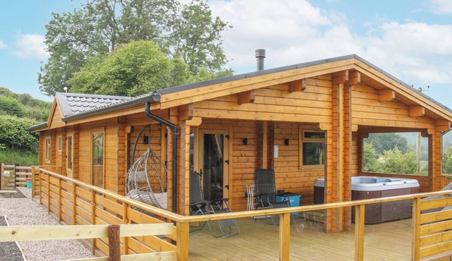 MANOR FARM LODGES - RED KITE LODGE, family friendly in Newtown