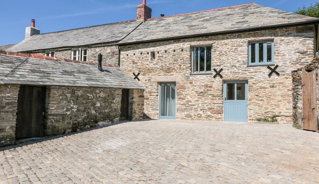 MANOR HOUSE BARN, pet friendly, luxury holiday cottage in Camelford